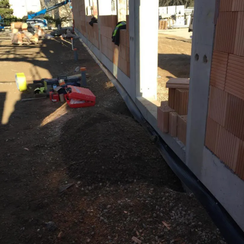 Application de protection contre les termites souterrains, conforme au code de la construction et habitation